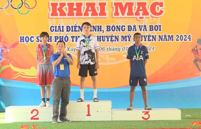 Mỹ Xuyên: Tổ chức Giải điền kinh, bóng đá và bơi 