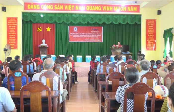 Mỹ Xuyên: Trao 7.000 thiết bị lọc nước cho hộ nghèo, hộ cận nghèo