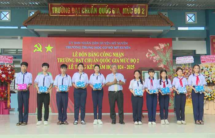 Mỹ Xuyên: Trường THCS đầu tiên của tỉnh Sóc Trăng đạt chuẩn Quốc gia mức độ 2