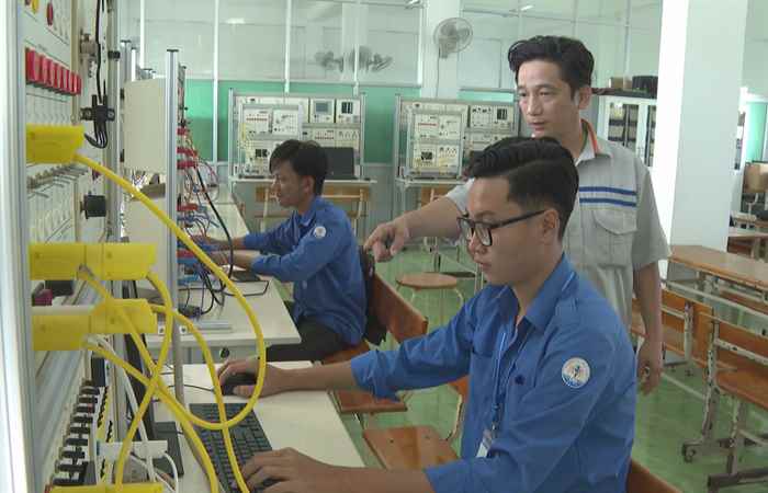 Nâng chất lượng nguồn lao động - Giải pháp giảm nghèo bền vững (12-07-2023)