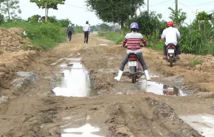 Người dân bức xúc công trình thi công dang dở ở Liêu Tú
