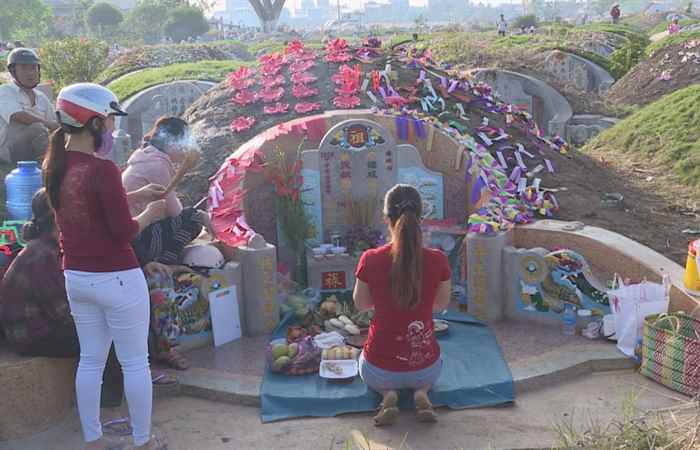 Người dân Sóc Trăng tảo mộ dịp thanh minh 2017 04-04-2017
