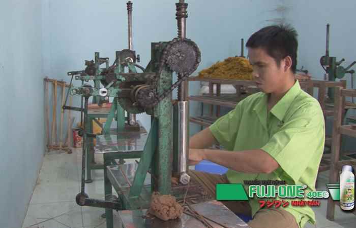 Người thanh niên không đầu hàng số phận