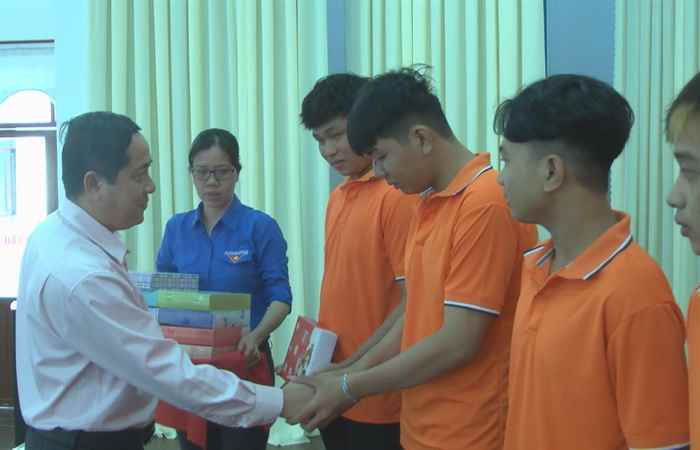 Thị xã Vĩnh Châu tổ chức họp mặt Thanh niên lên đường bảo vệ Tổ quốc năm 2023
