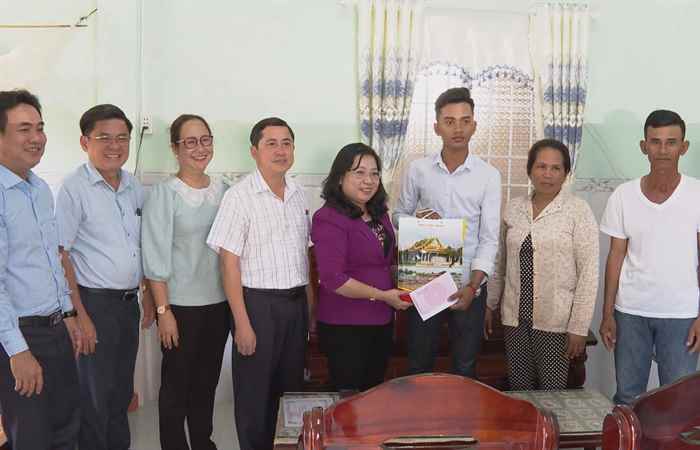 Phó Bí thư Thường trực Tỉnh ủy Sóc Trăng kiểm tra công tác tuyển quân tại Vĩnh Châu