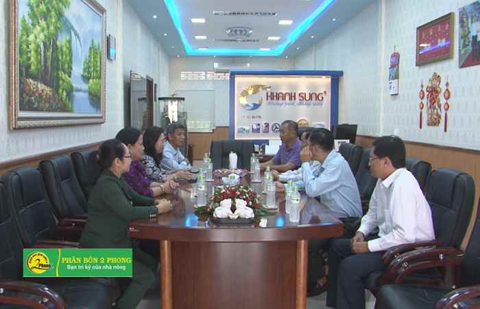 Lãnh đạo Tỉnh ủy Sóc Trăng chúc Tết một số doanh nghiệp tên địa bàn huyện Mỹ Xuyên. 