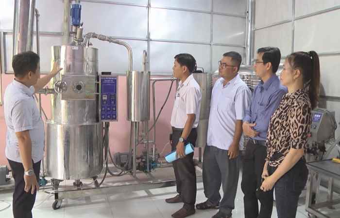 Phóng sự: Khuyến công Sóc Trăng hỗ trợ phát triển sản phẩm Công nghiệp nông thôn (17-12-2021)