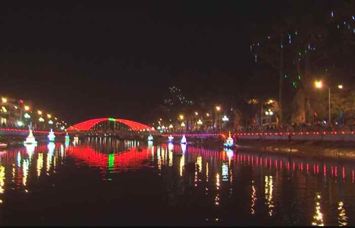 Phóng sự - Khi thành phố lên đèn 21-08-2017