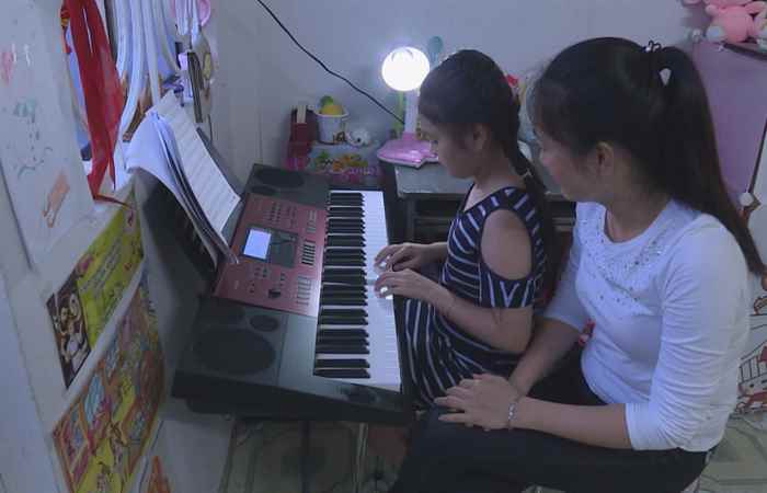 Phóng sự Tuyên dương con cán bộ đoàn, con đoàn viên thanh niên công nhân học giỏi năm học 2017-2018 04-09-2018