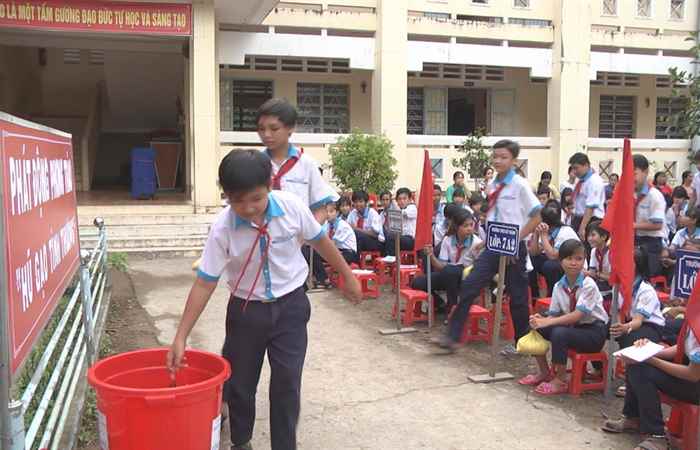 Phong trào Hủ gạo tình thương ở trường THCS Kế Thành