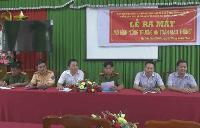 Ra mắt mô hình “Cổng trường An toàn giao thông” tại trường THPT Thuận Hòa