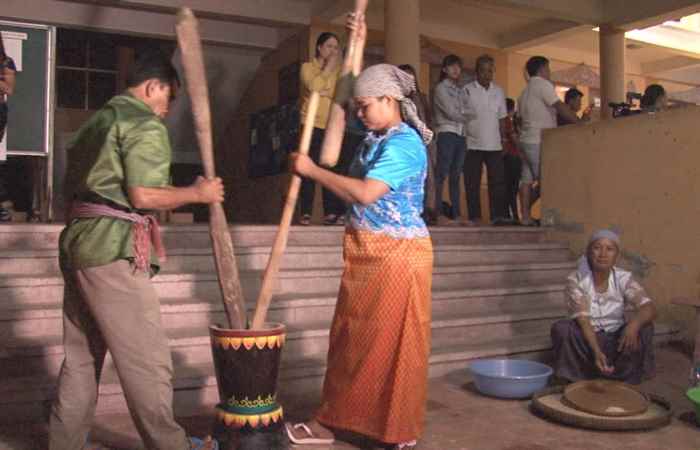 Rộn ràng lễ cúng trăng 02-11-2017
