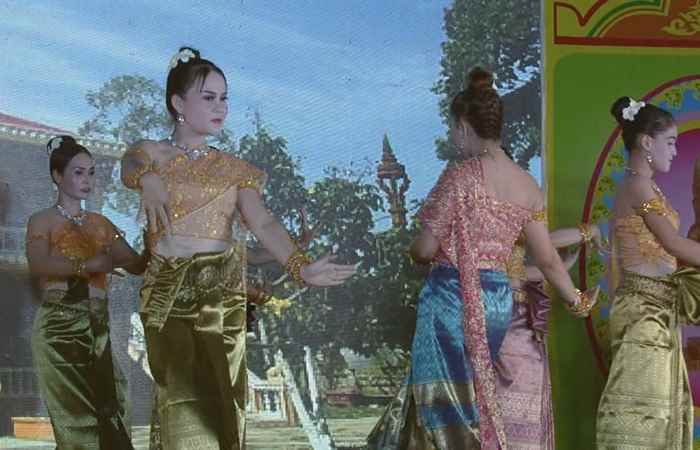 Sân khấu Dù kê 21-04-2019