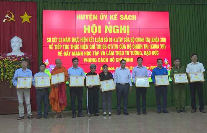 Kế Sách: Ban Thường vụ Huyện uỷ sơ kết 3 năm “Học tập và làm theo tư tưởng, đạo đức, phong cách Hồ Chí Minh"