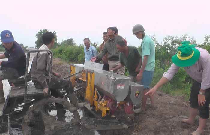Sóc Trăng đẩy mạnh ứng dụng cơ giới hóa trong khâu gieo sạ lúa (26-09-2023)