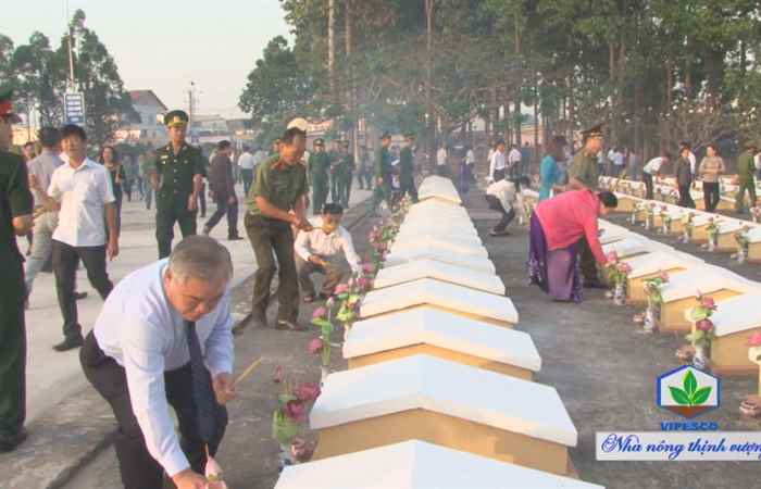 Sóc Trăng long trọng tổ chức lễ viếng nghĩa trang liệt sĩ