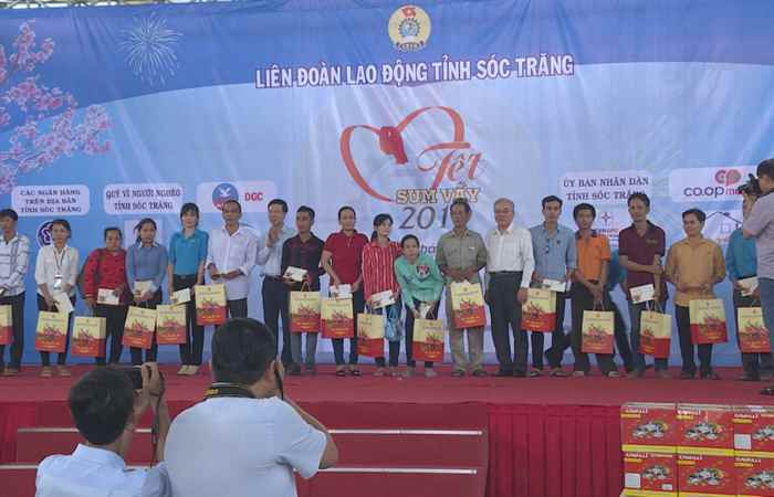 Sóc Trăng trao trên 1.000 phần quà Tết cho công đoàn viên, công nhân, người lao động có hoàn cảnh khó khăn