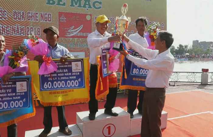 Sôi nổi, bất ngờ trong ngày thi đấu chính Giải đua ghe Ngo Lễ hội Óoc om bóc năm 2018