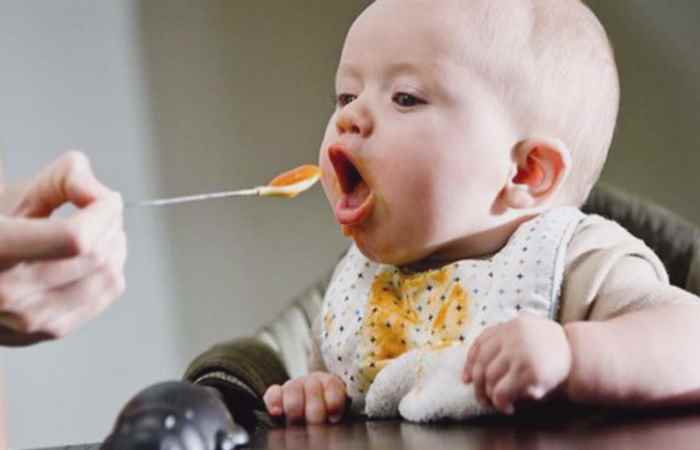 Sống khỏe 360 - Khi nào cho bé tập ăn bổ sung và ăn như thế nào? (18-11-2020)