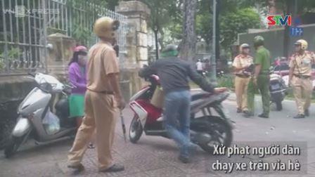 TP HCM đồng loạt 'đòi vỉa hè' cho người đi bộ