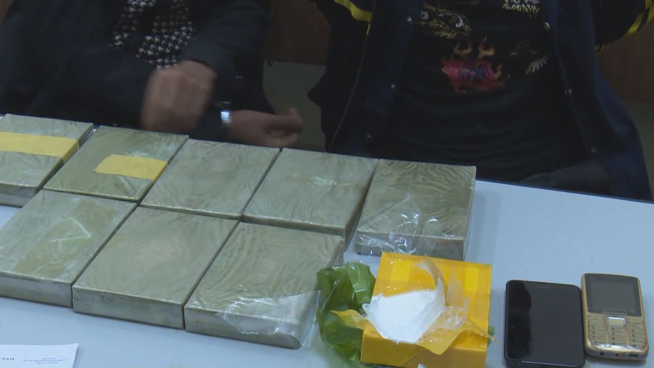 Sơn La: bắt 2 đối tượng, thu giữ 9 bánh heroin