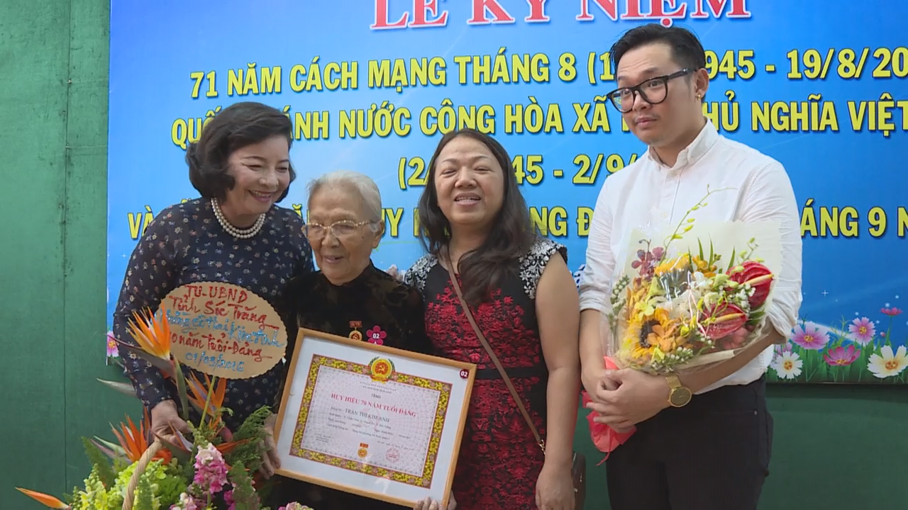 Phim tài liệu - Một Đời Lặng Thầm Cống Hiến( dì hai Kim Anh) 16-10-2016