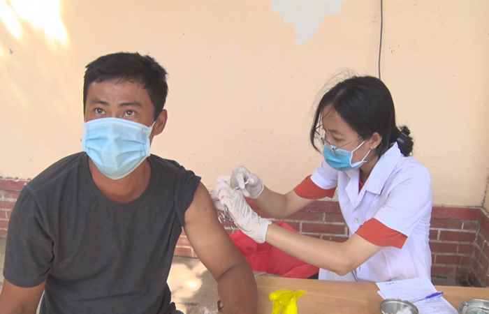 Sư sãi và Người uy tín vận động người dân tiêm vaccine phòng COVID-19