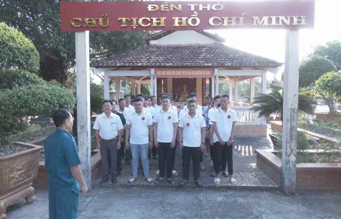  Cù Lao Dung: Tân binh viếng Đền thờ Bác Hồ trước ngày lên đường nhập ngũ