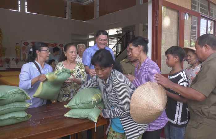 Châu Thành: Tịnh xá Ngọc Tâm tặng 1.200 phần quà cho hộ nghèo xã Phú Tân, Phú Tâm