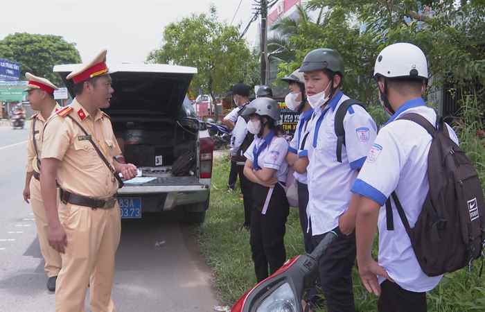  Tăng cường xử lý vi phạm giao thông đối với học sinh (13-11-2023)