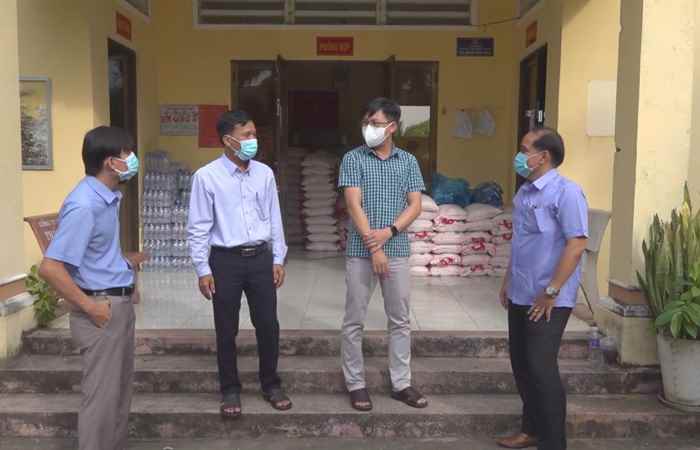 Tập đoàn Lộc Trời tặng 5 tấn gạo cho huyện Trần Đề