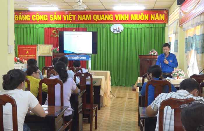 Tập huấn công tác chuyển đổi số ở thị trấn Mỹ Xuyên