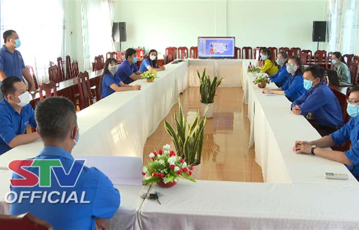 Tập huấn tình nguyện viên tiếng Anh và thành lập “Đội hình dạy tiếng Anh miễn phí”