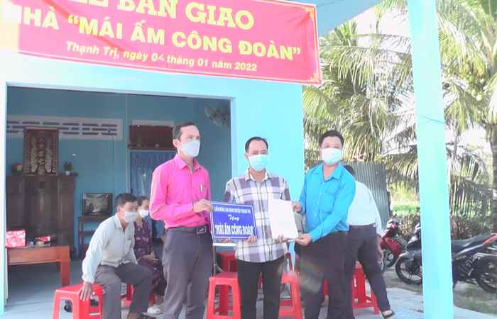 Thạnh Trị bàn giao nhà Mái ấm Công đoàn