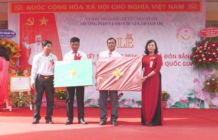 Thạnh Trị - Trường dân tộc nội trú đón bằng đạt chuẩn quốc gia 