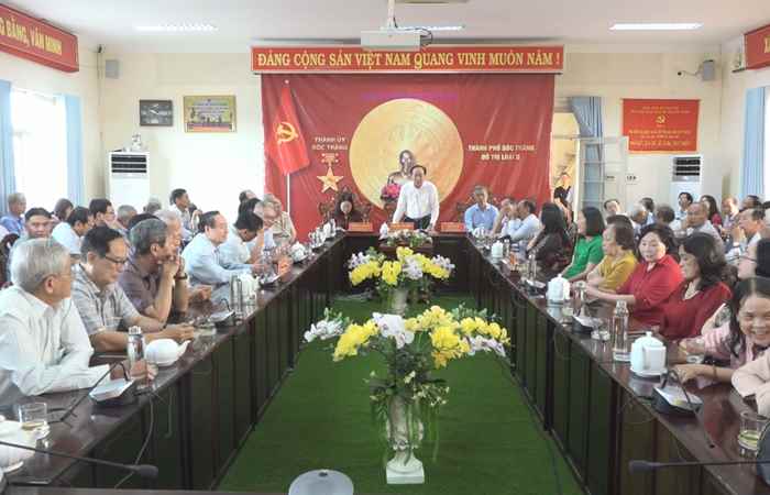 Thành uỷ Sóc Trăng: Họp mặt cán bộ hưu trí nhân dịp Tết Nguyên đán 2024