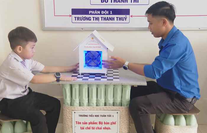 Thầy giáo trẻ Trần Anh Phương học Bác tinh thần tự học hỏi, sáng tạo trong giảng dạy (07-09-2024)