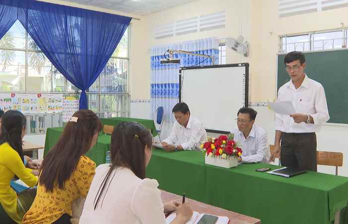 Thầy Trần Hữu Ngởi hết lòng cho sự nghiệp trồng Người (24-12-2023)