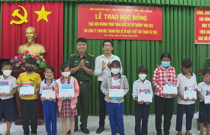 Thêm niềm vui mới cho học sinh nghèo khu vực biên giới 