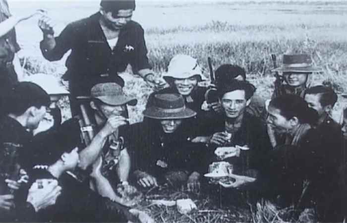  Theo dòng thời gian  - Tiếng Khmer (30-04-2023)