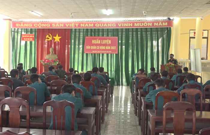 Ban Chỉ huy Quân sự thị xã Ngã Năm huấn luyện Dân - Quân cơ động năm 2022