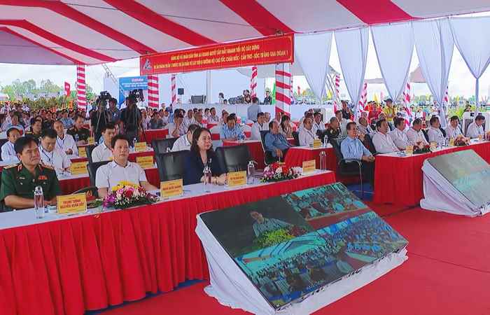 Sóc Trăng khởi công tuyến đường bộ cao tốc đầu tiên qua địa bàn (19-06-2023)
