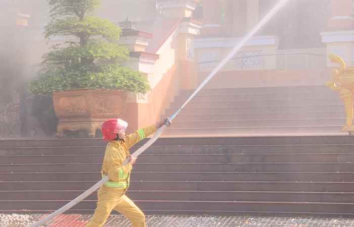 Cù Lao Dung: Công an huyện thực tập Phương án chữa cháy chuyên nghiệp tại Đền thờ Bác Hồ 