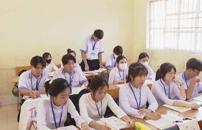 Tiếp bước Sơn Minh Đình đến trường (27-01-2024)