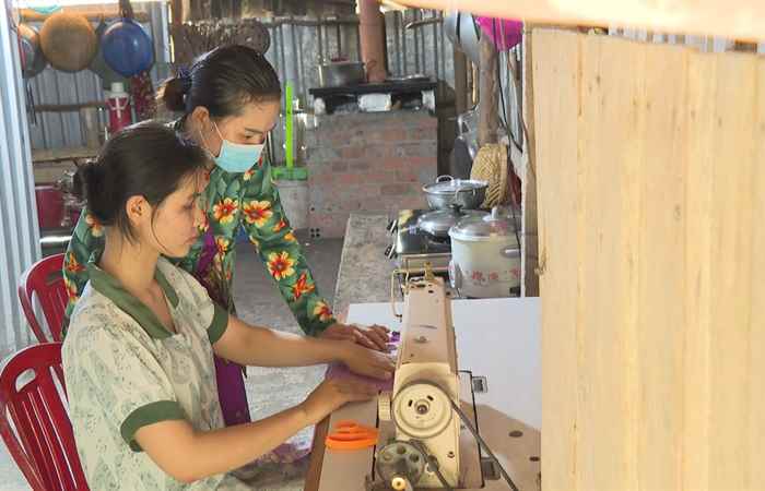 Tiếp bước em Thảo Ngân đến trường (29-04-2023)
