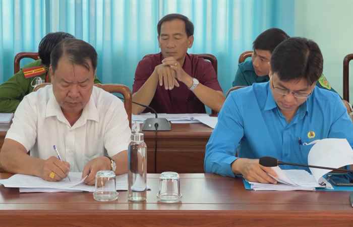 Huyện Mỹ Tú xét duyệt danh sách gọi Thanh niên nhập ngũ năm 2023