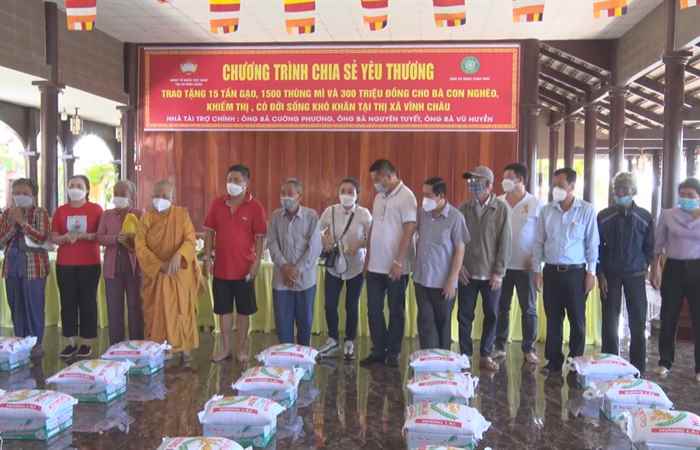 Vĩnh Châu: Chương trình "Chia sẻ yêu thương"