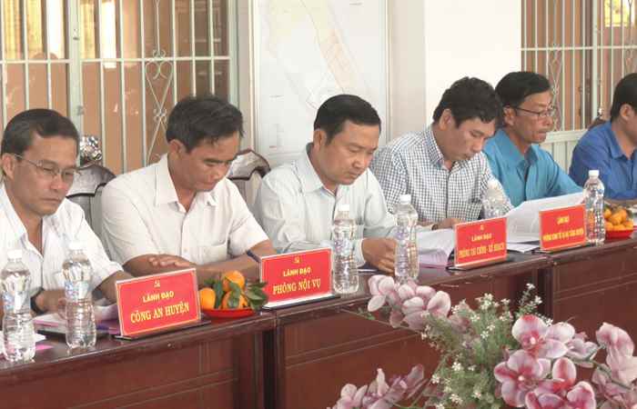 UBND huyện Cù Lao Dung làm việc với thị trấn Cù Lao Dung về thực hiện tiêu chí "Đô thị văn minh"