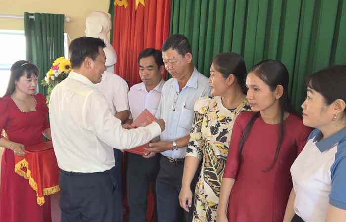 Mỹ Tú: 100% học viên hoàn thành lớp Bồi dưỡng nâng cao năng lực quản lý theo chuẩn Hiệu trưởng trường Mầm non phổ thông