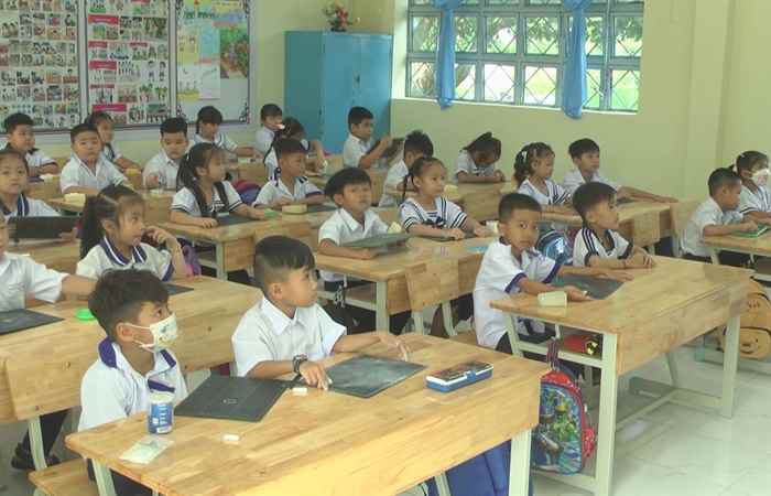 Lãnh đạo huyện Mỹ Xuyên kiểm tra công tác chuẩn bị năm học mới